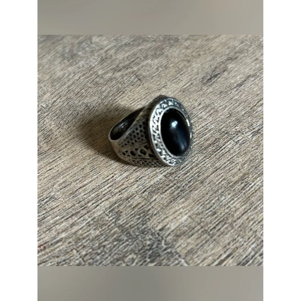 Vintage women’s size 11.5 metal black enamel center and pierced detailing ring